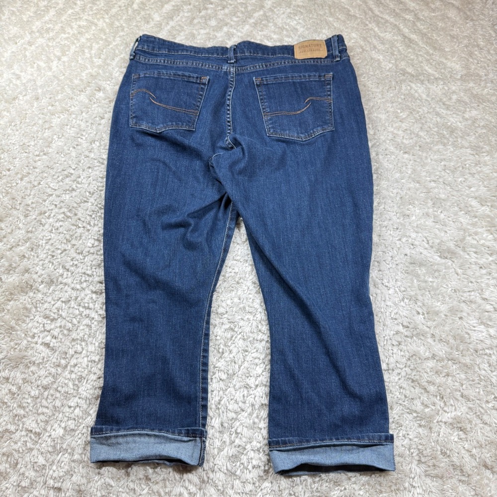 Signature Levi Strauss Mid-Rise Capri Jeans Women's 14 Dark Wash Denim Casual - Picture 2 of 12